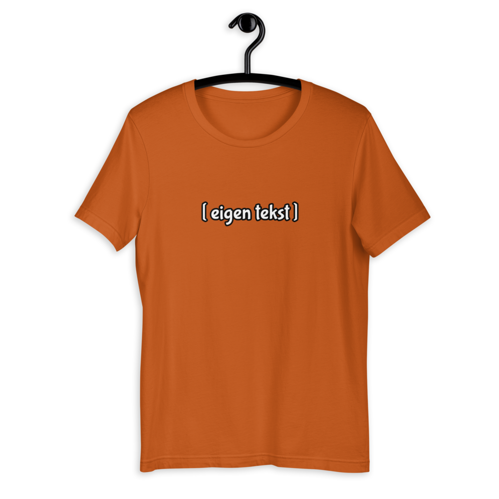 Oranje t-shirt met eigen tekst op de borst.