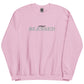 Licht roze sweater met geborduurde letters op de borst.